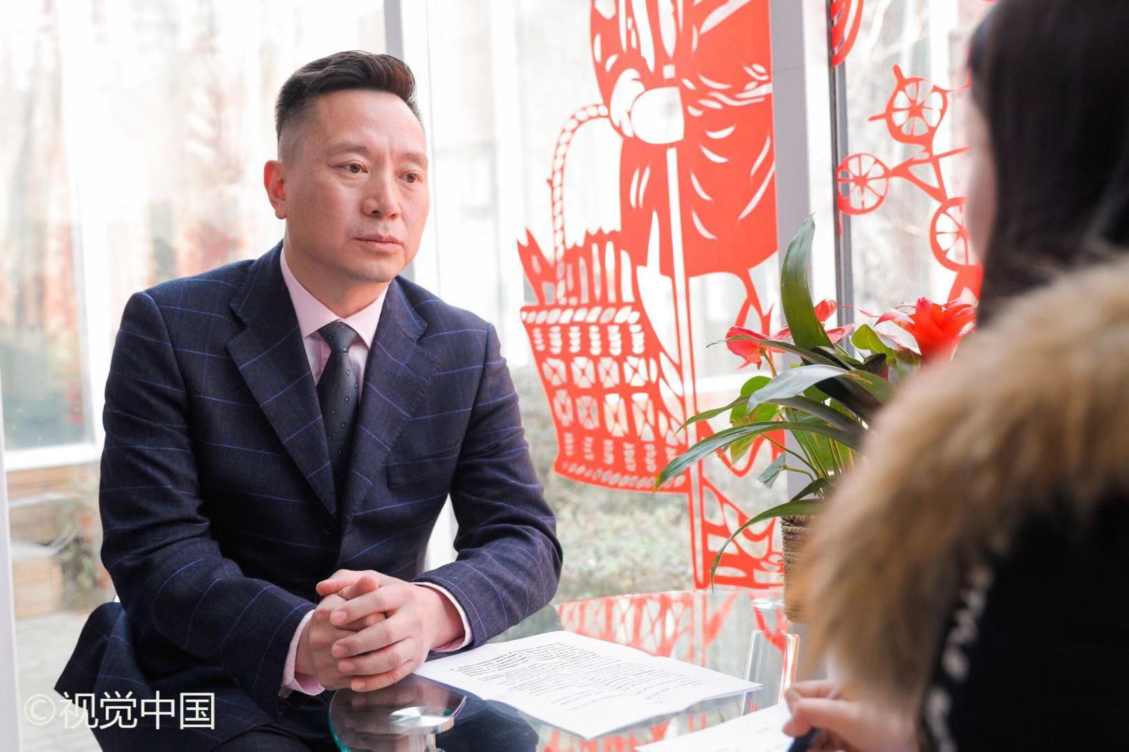 1544585564397031hWMj.jpg 老總接受采訪.jpg